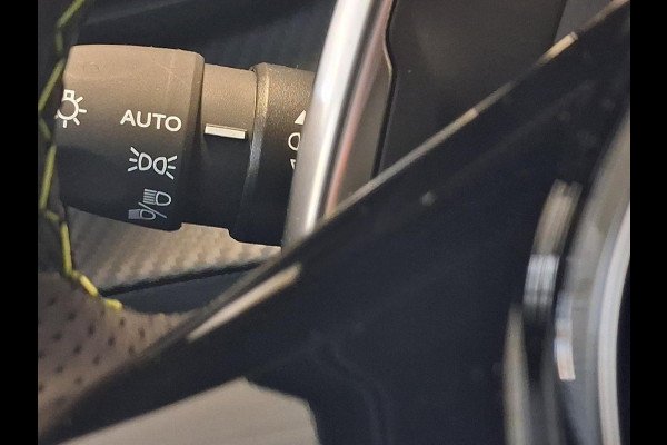Peugeot 2008 1.2 Hybrid 145 GT Automaat | Panoramisch Schuifdak | Navigatie | 360° Camera | Stoelverwarming | Keyless Entry | Apple Carplay/Android Auto |