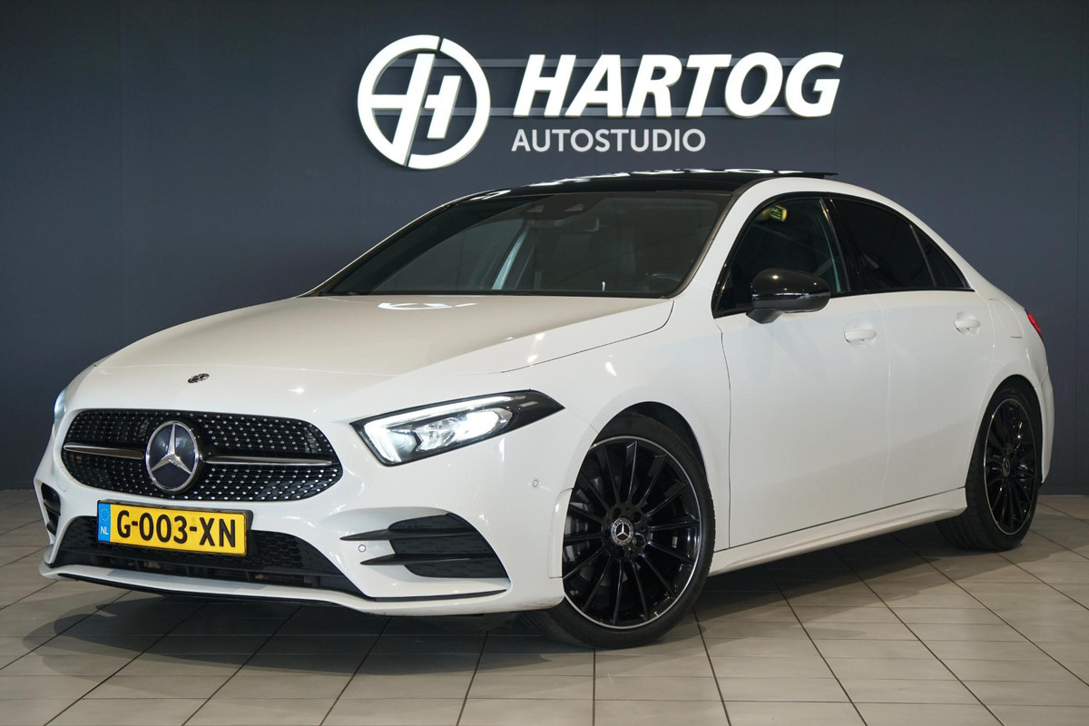 Mercedes-Benz A-Klasse 180 AMG Line + SCHUIFDAK / CARPLAY / NIGHTPAKKET / WIDESCREEN / CAMERA Mercedes-Benz A-Klasse 180 AMG Line + SCHUIFDAK / CARPLAY / NIGHTPAKKET / WIDESCREEN / CAMERA