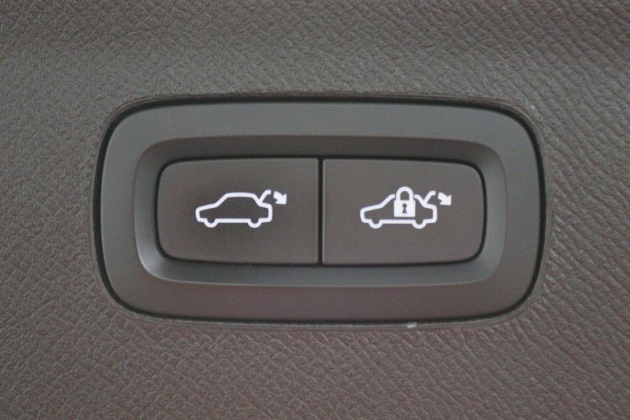 Volvo XC90 2.0 T8 Recharge Long Range AWD R-Design Panoramadak, Luchtvering, Bower & Wilkens, 360° Camera, Head-Up, Trekhaak