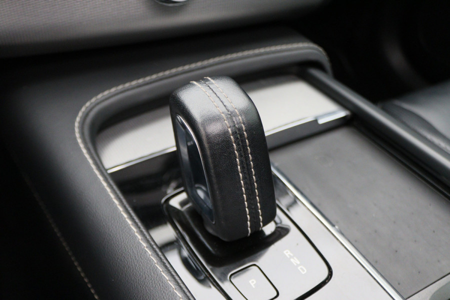 Volvo XC90 2.0 T8 Recharge Long Range AWD R-Design Panoramadak, Luchtvering, Bower & Wilkens, 360° Camera, Head-Up, Trekhaak