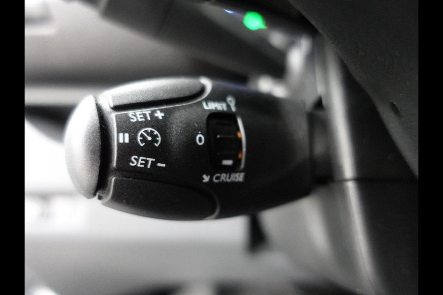 Opel Vivaro 2.0 CDTI L2H1 145PK Edition Automaat Airco  App connect Trekhaak Navigatie Cruise