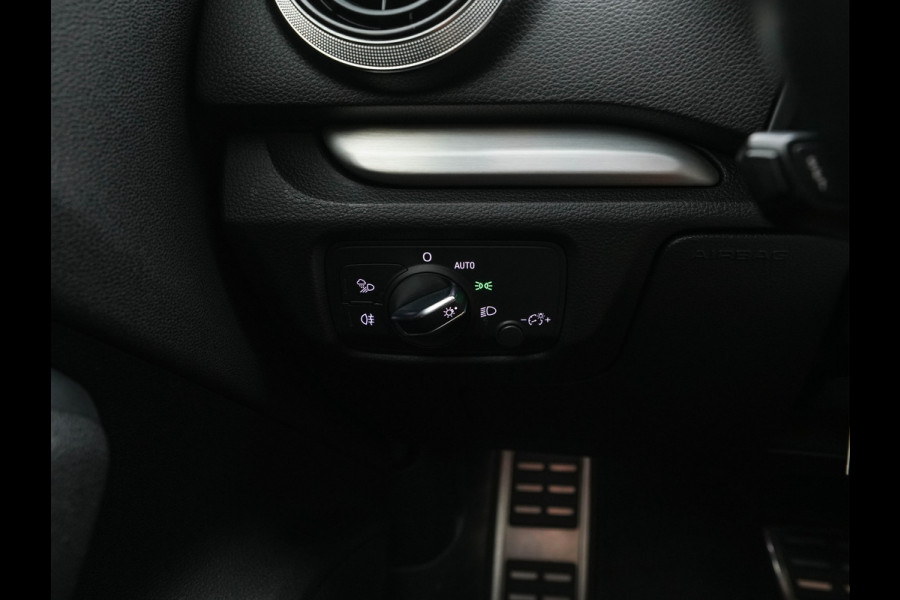 Audi A3 Sportback 1.5 TFSI CoD S-Line-Sportpack Edition Aut. *FULL-LED | LEATHER-FABRIC | NAVI-FULLMAP | SPORT-SEATS | AUDI-SOUND | ECC | PDC | PRIVACY-GLASS | CRUISE | 18''ALU*