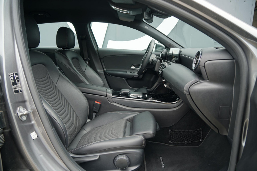 Mercedes-Benz A-Klasse 180 d AUTOMAAT + AFNEEMBARE TREKHAAK / 18'' / LED / CAMERA
