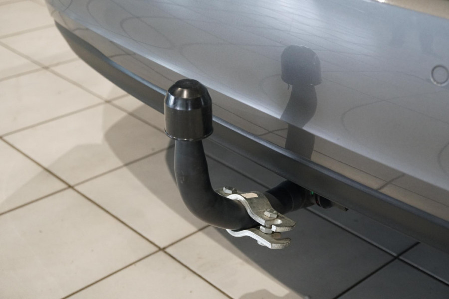 Mercedes-Benz A-Klasse 180 d AUTOMAAT + AFNEEMBARE TREKHAAK / 18'' / LED / CAMERA
