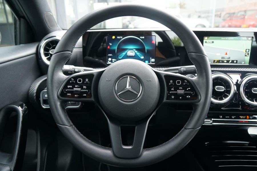 Mercedes-Benz A-Klasse 180 d AUTOMAAT + AFNEEMBARE TREKHAAK / 18'' / LED / CAMERA