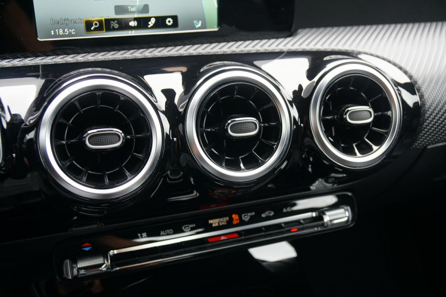 Mercedes-Benz A-Klasse 180 d AUTOMAAT + AFNEEMBARE TREKHAAK / 18'' / LED / CAMERA