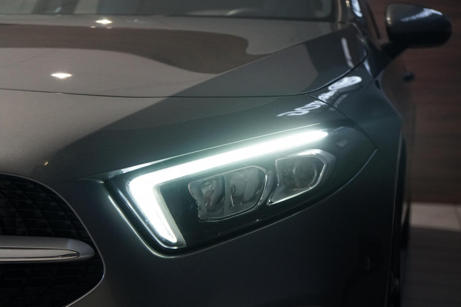 Mercedes-Benz A-Klasse 180 d AUTOMAAT + AFNEEMBARE TREKHAAK / 18'' / LED / CAMERA