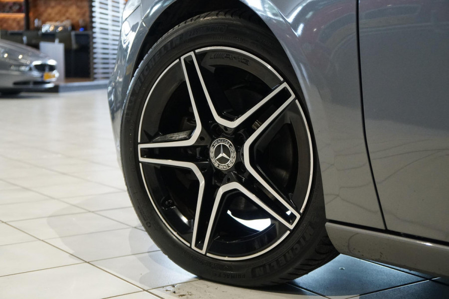 Mercedes-Benz A-Klasse 180 d AUTOMAAT + AFNEEMBARE TREKHAAK / 18'' / LED / CAMERA