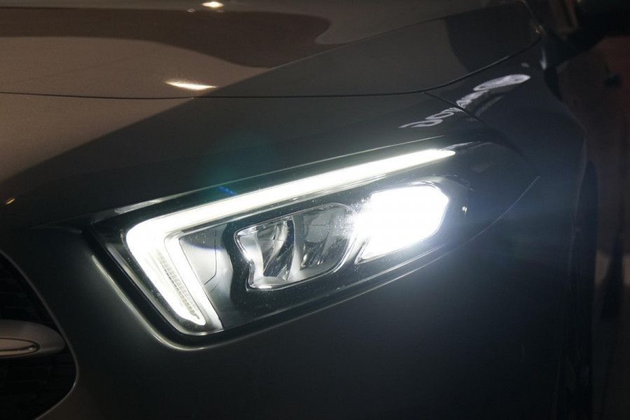 Mercedes-Benz A-Klasse 180 d AUTOMAAT + AFNEEMBARE TREKHAAK / 18'' / LED / CAMERA