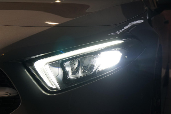 Mercedes-Benz A-Klasse 180 d AUTOMAAT + AFNEEMBARE TREKHAAK / 18'' / LED / CAMERA