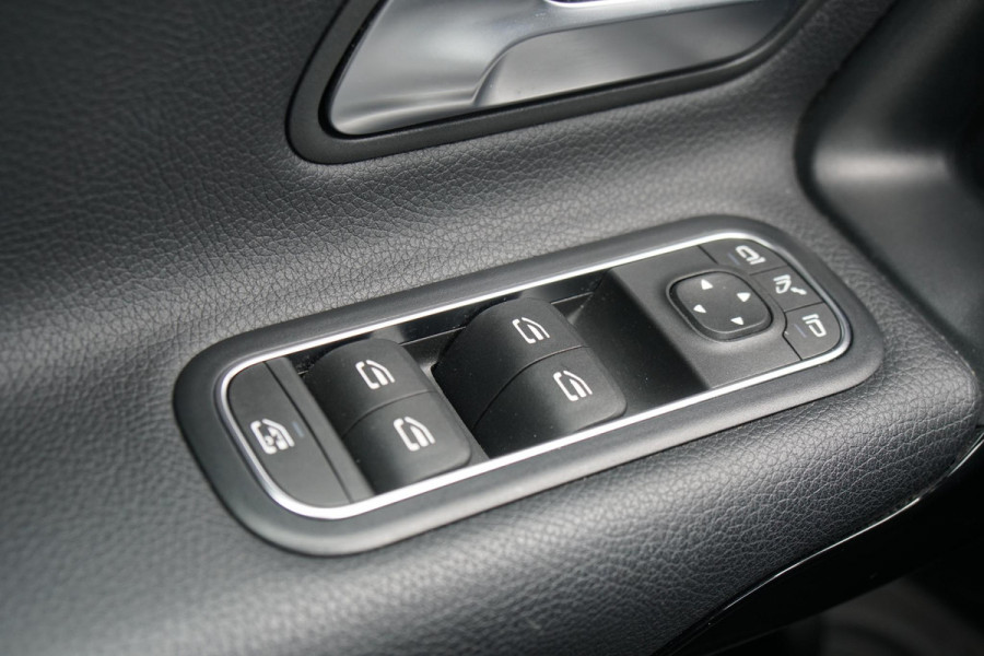 Mercedes-Benz A-Klasse 180 d AUTOMAAT + AFNEEMBARE TREKHAAK / 18'' / LED / CAMERA