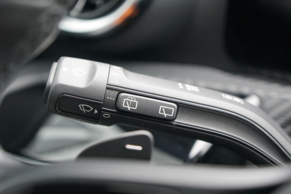 Mercedes-Benz A-Klasse 180 d AUTOMAAT + AFNEEMBARE TREKHAAK / 18'' / LED / CAMERA