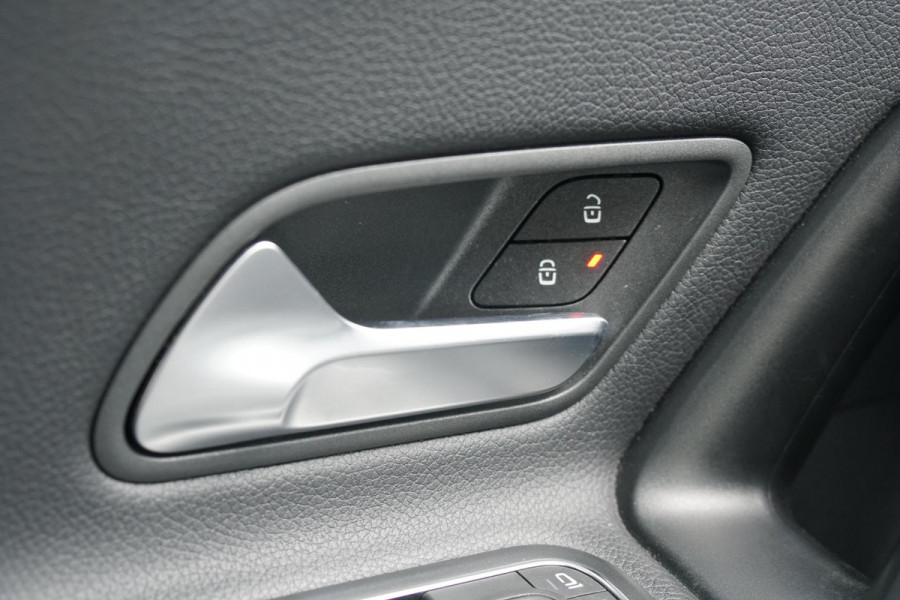 Mercedes-Benz A-Klasse 180 d AUTOMAAT + AFNEEMBARE TREKHAAK / 18'' / LED / CAMERA
