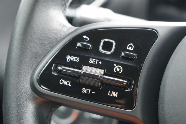 Mercedes-Benz A-Klasse 180 d AUTOMAAT + AFNEEMBARE TREKHAAK / 18'' / LED / CAMERA