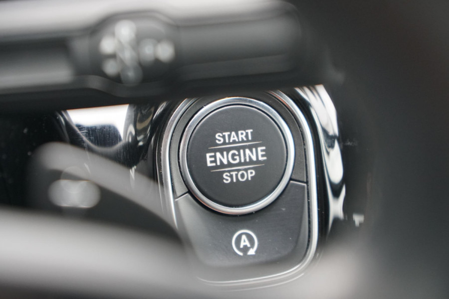 Mercedes-Benz A-Klasse 180 d AUTOMAAT + AFNEEMBARE TREKHAAK / 18'' / LED / CAMERA