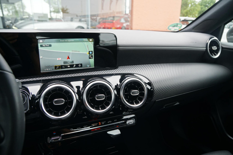 Mercedes-Benz A-Klasse 180 d AUTOMAAT + AFNEEMBARE TREKHAAK / 18'' / LED / CAMERA