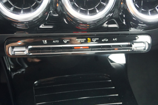 Mercedes-Benz A-Klasse 180 d AUTOMAAT + AFNEEMBARE TREKHAAK / 18'' / LED / CAMERA