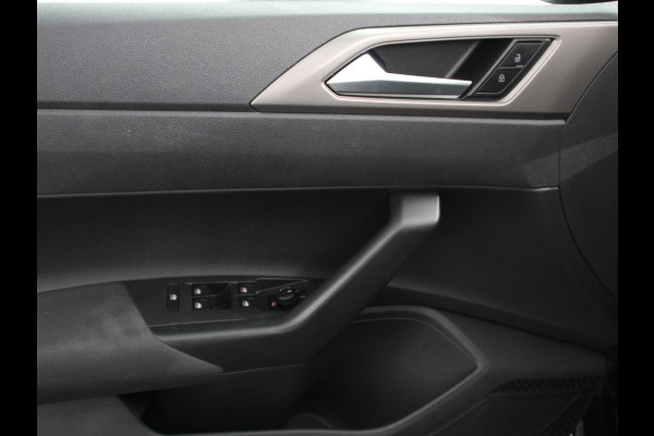 Volkswagen Polo 1.0 TSI DSG Comfortline Navigatie Airco Parkeer Sensoren Stoelverwarming Lichtmetalen Velgen Armsteun Led