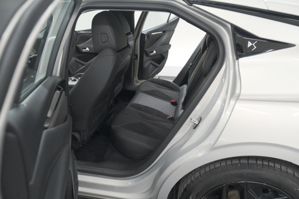 DS DS 4 PureTech 130 EAT8 Performance Line | Camera | Apple Carplay | Alcantara® bekleding | Parkeersensensoren DS DS 4 PureTech 130 EAT8 Performance Line | Camera | Apple Carplay | Alcantara® bekleding | Parkeersensensoren