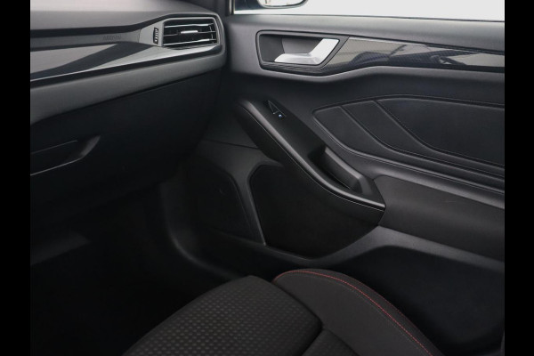 Ford Focus 1.0 EcoBoost ST Line X | Panoramadak | Stoel & stuurverwarming | Camera | Adaptive cruise | Digital Cockpit | B&O Sound | Navigatie | Full LED | Climate control
