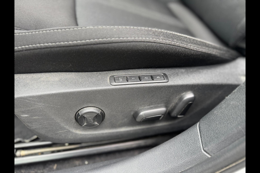 Škoda Octavia Combi 1.4 TSI iV PHEV Sport Panorama Memory Camera VOL !