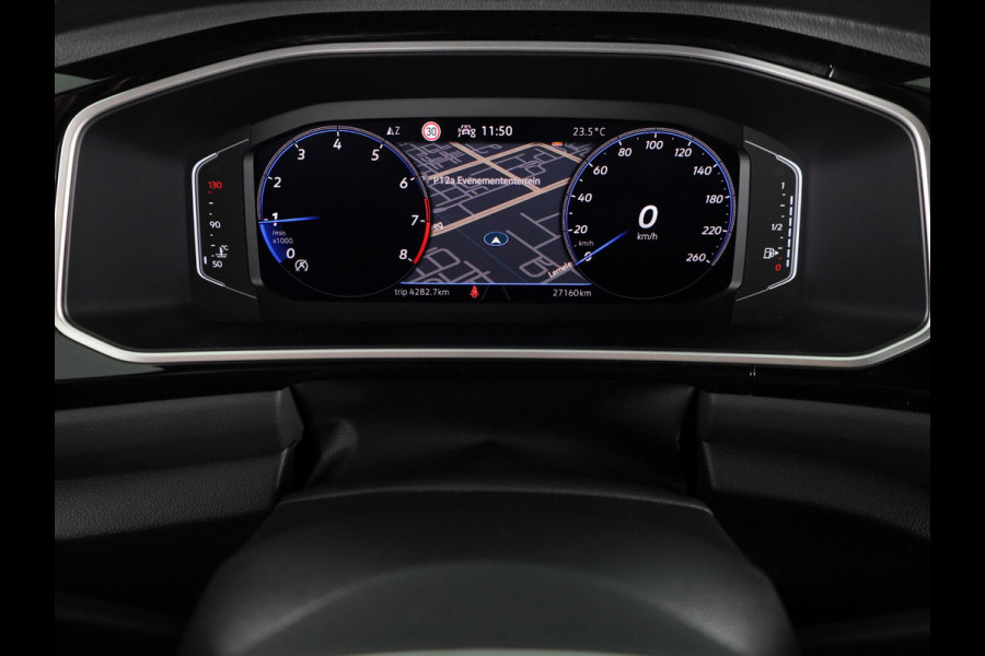Volkswagen T-Roc 1.0 TSI R-Line Business 110 pk | Verlengde garantie | Navigatie | Parkeersensoren (Park assist) | Achteruitrijcamera | Adaptieve cruise control | R-Line |