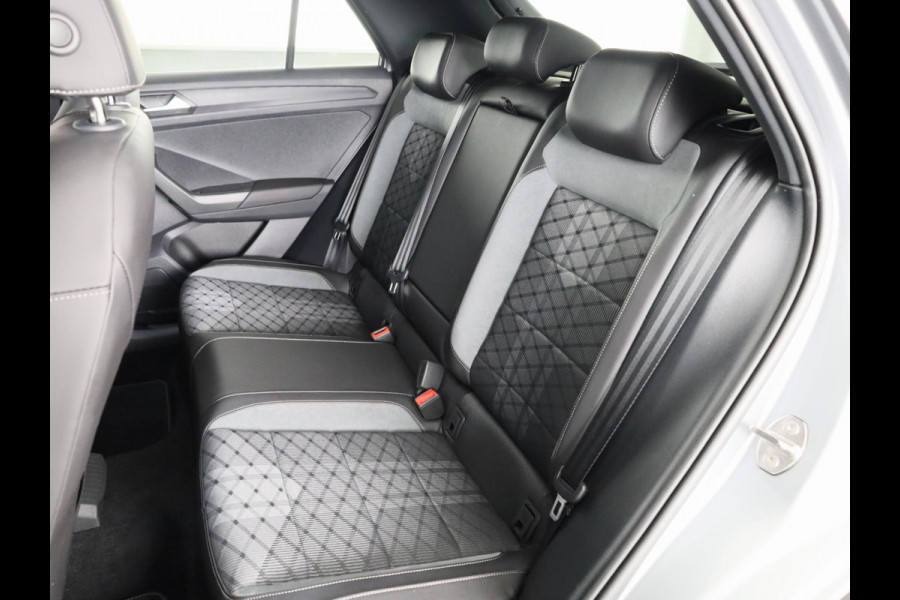 Volkswagen T-Roc 1.0 TSI R-Line Business 110 pk | Verlengde garantie | Navigatie | Parkeersensoren (Park assist) | Achteruitrijcamera | Adaptieve cruise control | R-Line |
