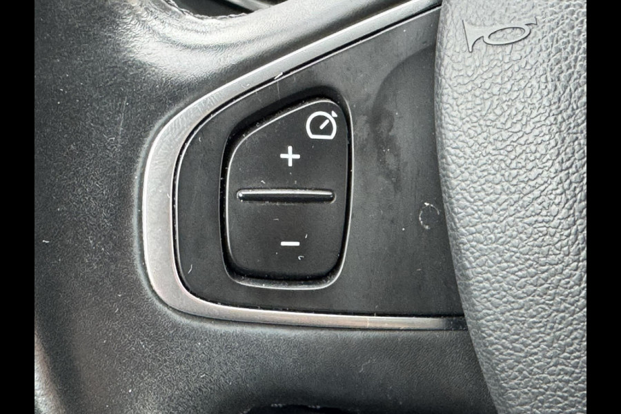 Renault Clio 0.9 TCe Intens Climate control Cruise control Bekleding half leer/half stof Parkeersensoren v/a plus camera