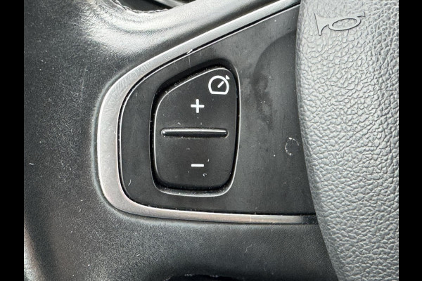 Renault Clio 0.9 TCe Intens Climate control Cruise control Bekleding half leer/half stof Parkeersensoren v/a plus camera