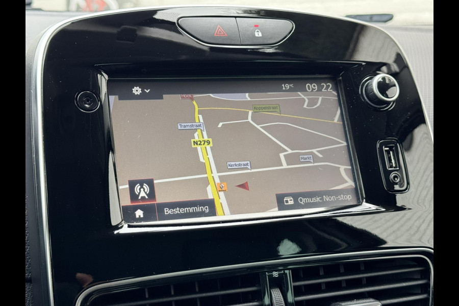 Renault Clio 0.9 TCe Intens Climate control Cruise control Bekleding half leer/half stof Parkeersensoren v/a plus camera