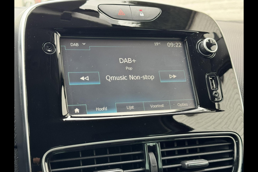 Renault Clio 0.9 TCe Intens Climate control Cruise control Bekleding half leer/half stof Parkeersensoren v/a plus camera