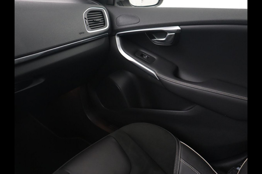 Volvo V40 1.5 T3 Polar+ Sport | Panoramadak | Stoelverwarming | Camera | Full LED | Navigatie | Park Assist | Harman/Kardon | Keyless | R Design