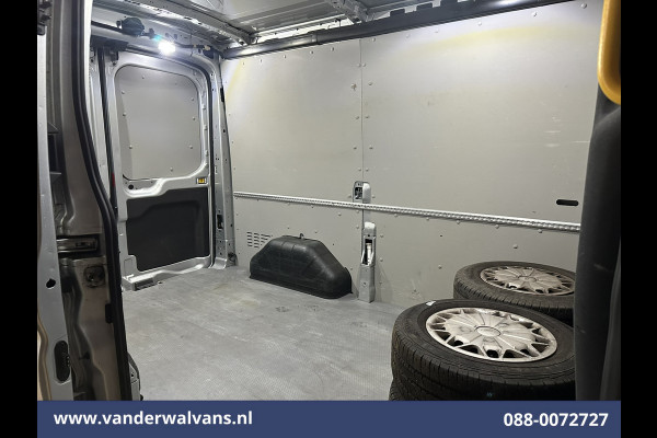 Ford Transit 2.0 TDCI 131pk L2H2 Euro6 Airco | Camera | Navigatie | Apple Carplay | Android Auto LED, Cruiscontrol, Verwarmde Voorruit, Bijrijdersbank, Parkeersensoren, 2550kg trekvermogen