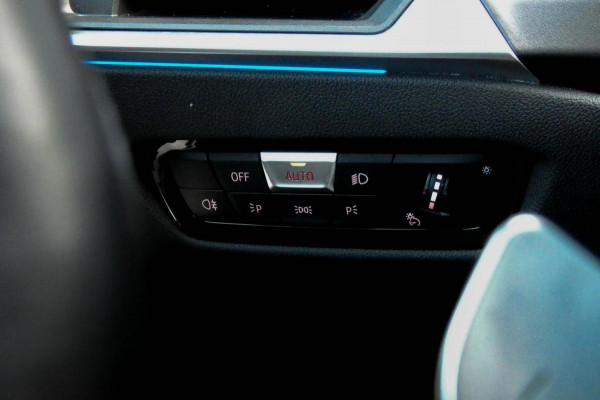 BMW 3-serie M340d xDrive | SCHUIF/KANTEL DAK | 360° CAMERA | M-PAKKET | TREKHAAK