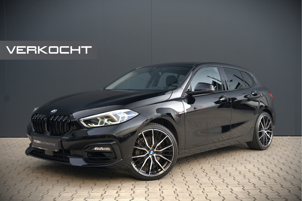 BMW 1-serie 118i High Executive Edition | Virtual Dash | Apple Carplay | Stoelverwarming | Leer | Led | Keyless | PDC | Shadow Line | Automaat | M Sport Stuur | Climate Control | Cruise Control |