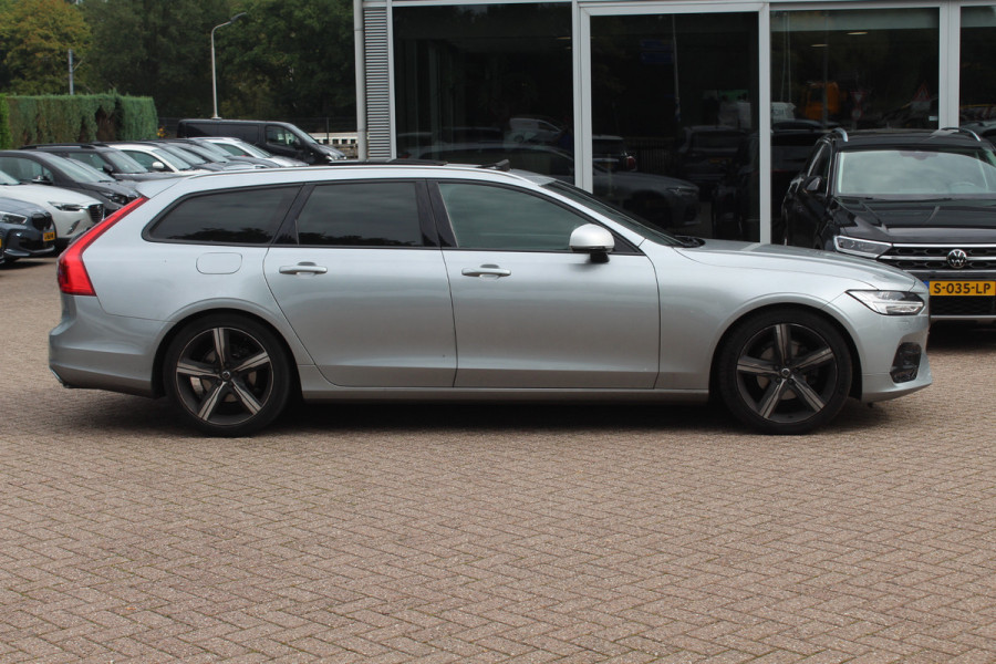 Volvo V90 2.0 D3 R-Design / Trekhaak / Panoramadak / Camera / Head-up / Leder / 19'' / Standverwarming / Dodehoek / Stuur+Stoelverwarming / Elektr. achterklep / ACC