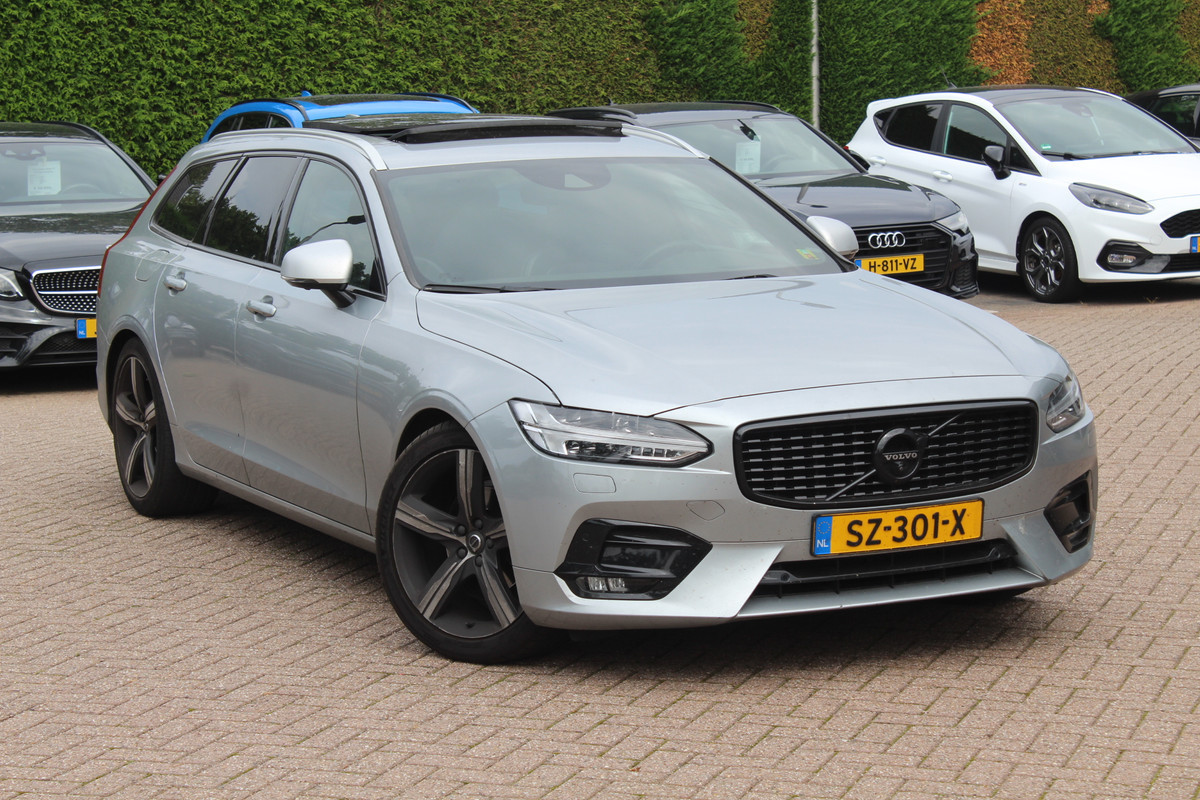 Volvo V90 2.0 D3 R-Design / Trekhaak / Panoramadak / Camera / Head-up / Leder / 19'' / Standverwarming / Dodehoek / Stuur+Stoelverwarming / Elektr. achterklep / ACC Volvo V90 2.0 D3 R-Design / Trekhaak / Panoramadak / Camera / Head-up / Leder / 19'' / Standverwarming / Dodehoek / Stuur+Stoelverwarming / Elektr. achterklep / ACC