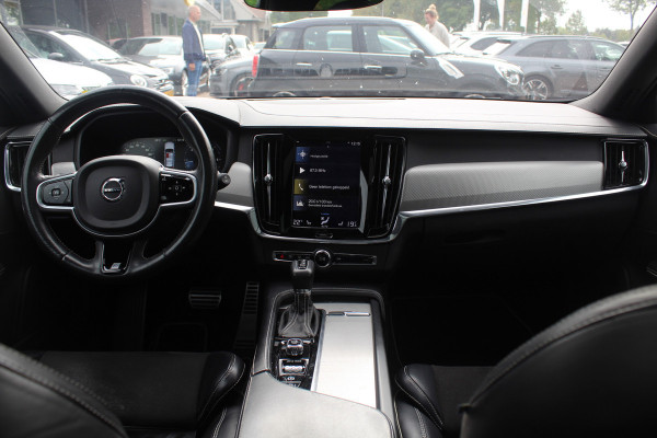 Volvo V90 2.0 D3 R-Design / Trekhaak / Panoramadak / Camera / Head-up / Leder / 19'' / Standverwarming / Dodehoek / Stuur+Stoelverwarming / Elektr. achterklep / ACC