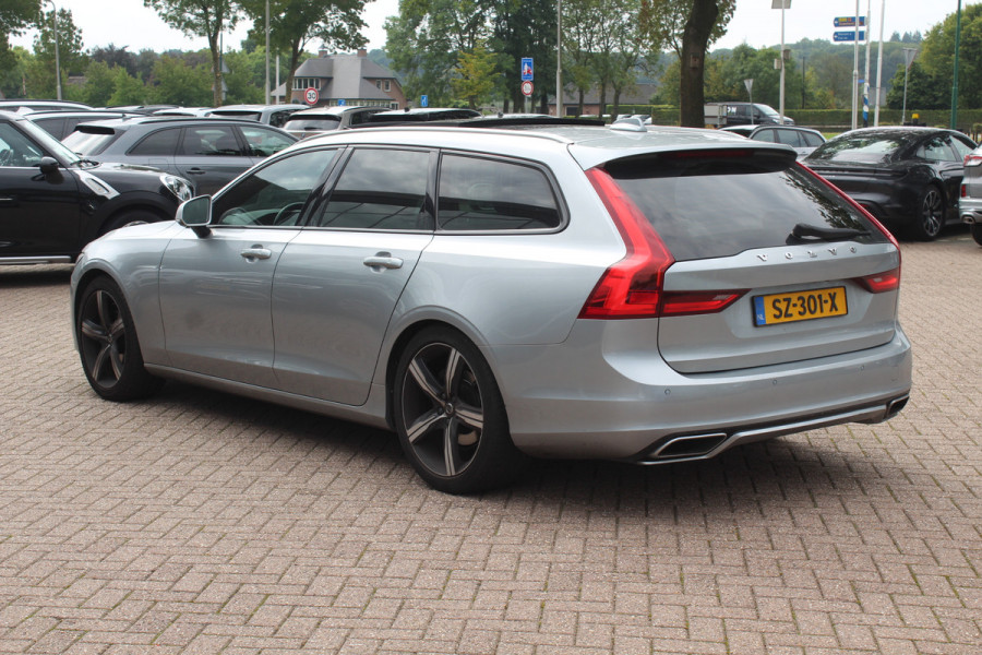 Volvo V90 2.0 D3 R-Design / Trekhaak / Panoramadak / Camera / Head-up / Leder / 19'' / Standverwarming / Dodehoek / Stuur+Stoelverwarming / Elektr. achterklep / ACC