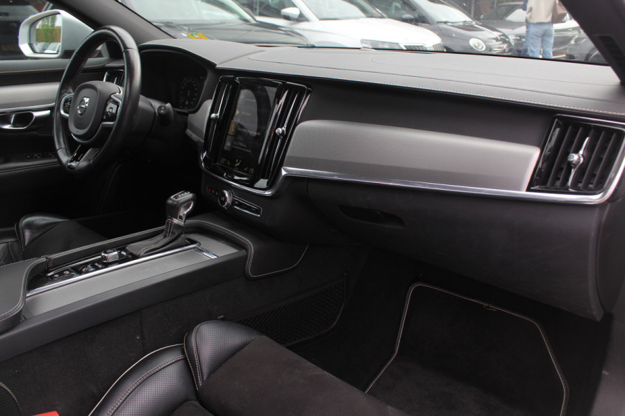 Volvo V90 2.0 D3 R-Design / Trekhaak / Panoramadak / Camera / Head-up / Leder / 19'' / Standverwarming / Dodehoek / Stuur+Stoelverwarming / Elektr. achterklep / ACC