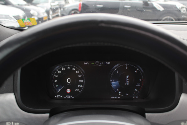 Volvo V90 2.0 D3 R-Design / Trekhaak / Panoramadak / Camera / Head-up / Leder / 19'' / Standverwarming / Dodehoek / Stuur+Stoelverwarming / Elektr. achterklep / ACC