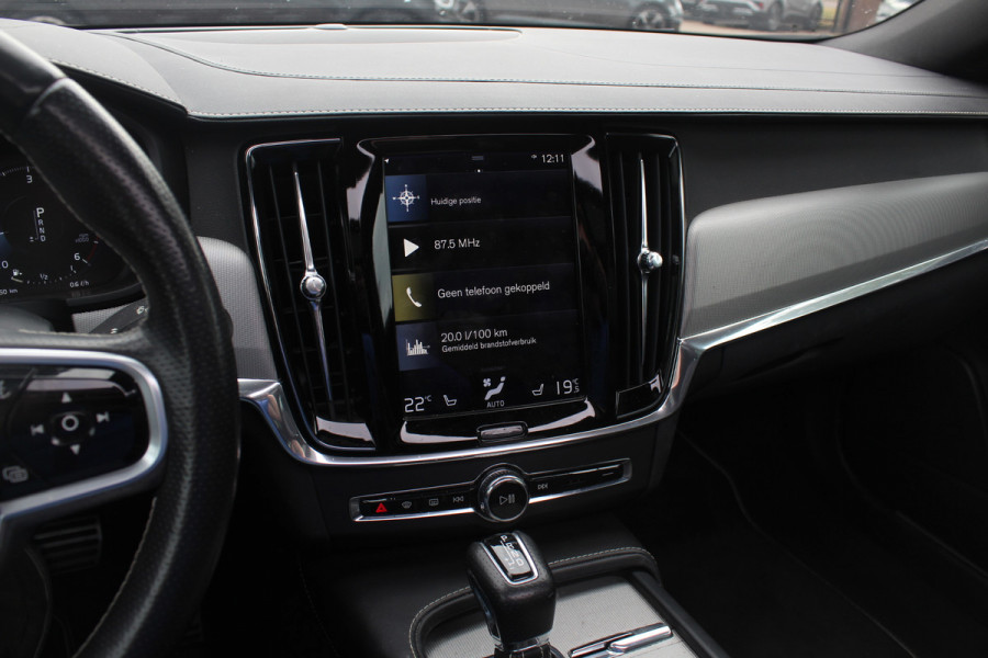 Volvo V90 2.0 D3 R-Design / Trekhaak / Panoramadak / Camera / Head-up / Leder / 19'' / Standverwarming / Dodehoek / Stuur+Stoelverwarming / Elektr. achterklep / ACC