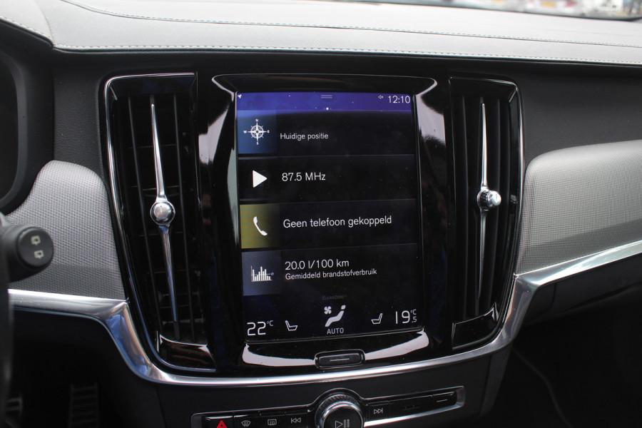 Volvo V90 2.0 D3 R-Design / Trekhaak / Panoramadak / Camera / Head-up / Leder / 19'' / Standverwarming / Dodehoek / Stuur+Stoelverwarming / Elektr. achterklep / ACC