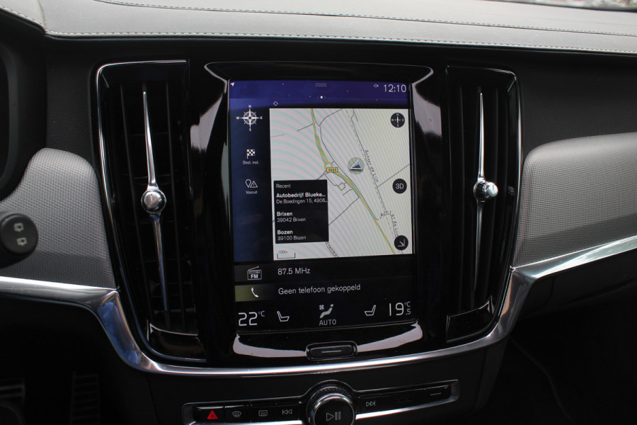Volvo V90 2.0 D3 R-Design / Trekhaak / Panoramadak / Camera / Head-up / Leder / 19'' / Standverwarming / Dodehoek / Stuur+Stoelverwarming / Elektr. achterklep / ACC