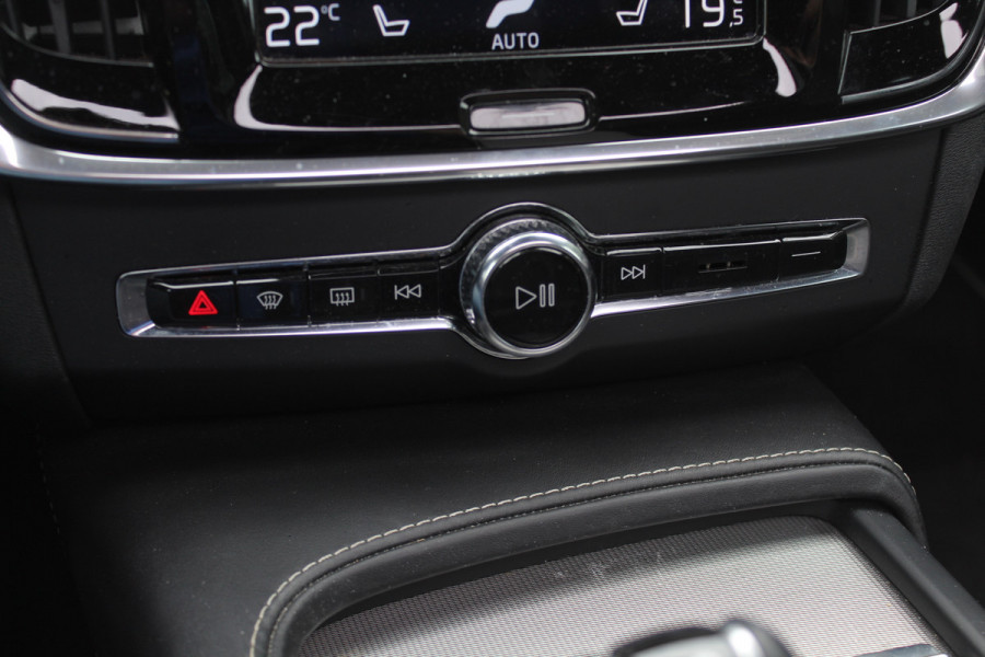 Volvo V90 2.0 D3 R-Design / Trekhaak / Panoramadak / Camera / Head-up / Leder / 19'' / Standverwarming / Dodehoek / Stuur+Stoelverwarming / Elektr. achterklep / ACC