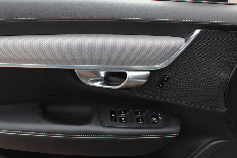 Volvo V90 2.0 D3 R-Design / Trekhaak / Panoramadak / Camera / Head-up / Leder / 19'' / Standverwarming / Dodehoek / Stuur+Stoelverwarming / Elektr. achterklep / ACC