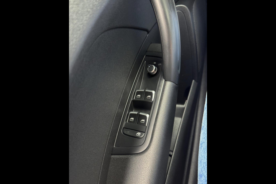 Audi A1 Sportback 1.0 TFSi Design - Navigatie I Airco I PDC I Nwe 18 inch Sport velgen I Comfort pakket I Dealer onderhouden