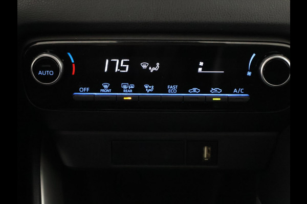 Toyota Yaris 1.5 Hybrid Active Bi-Tone | Apple Carplay& AndroidAUTO | Privacy Glass | Adapt.Cruise Control |