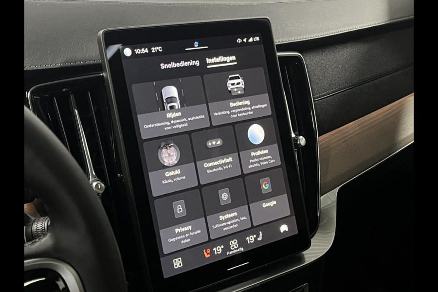 Volvo XC90 2.0 T8 Plug-in hybrid Plus Dark *Facelift* | Luchtvering | Open dak | Adapt. Cruise | Harman & Kardon | Google |