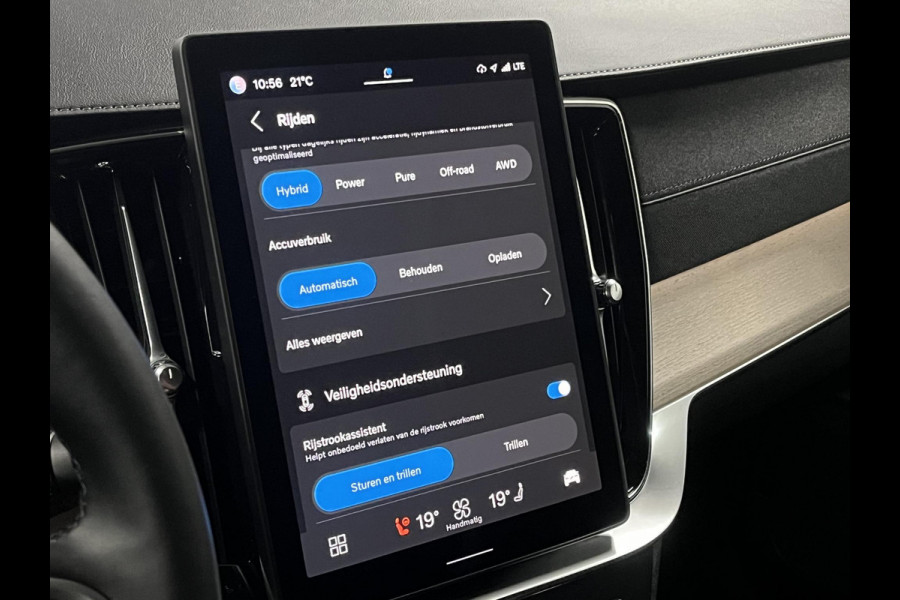 Volvo XC90 2.0 T8 Plug-in hybrid Plus Dark *Facelift* | Luchtvering | Open dak | Adapt. Cruise | Harman & Kardon | Google |